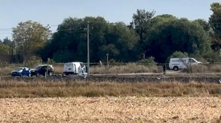 Abandonan 9 cuerpos en camionetas cerca de toma de ‘huachicol’ en Querétaro