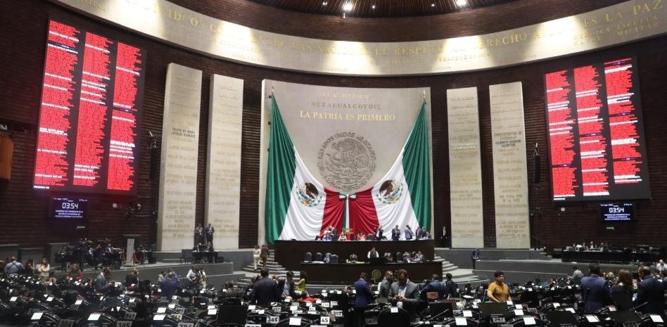 Renuncian a apoyos económicos 24 legisladores